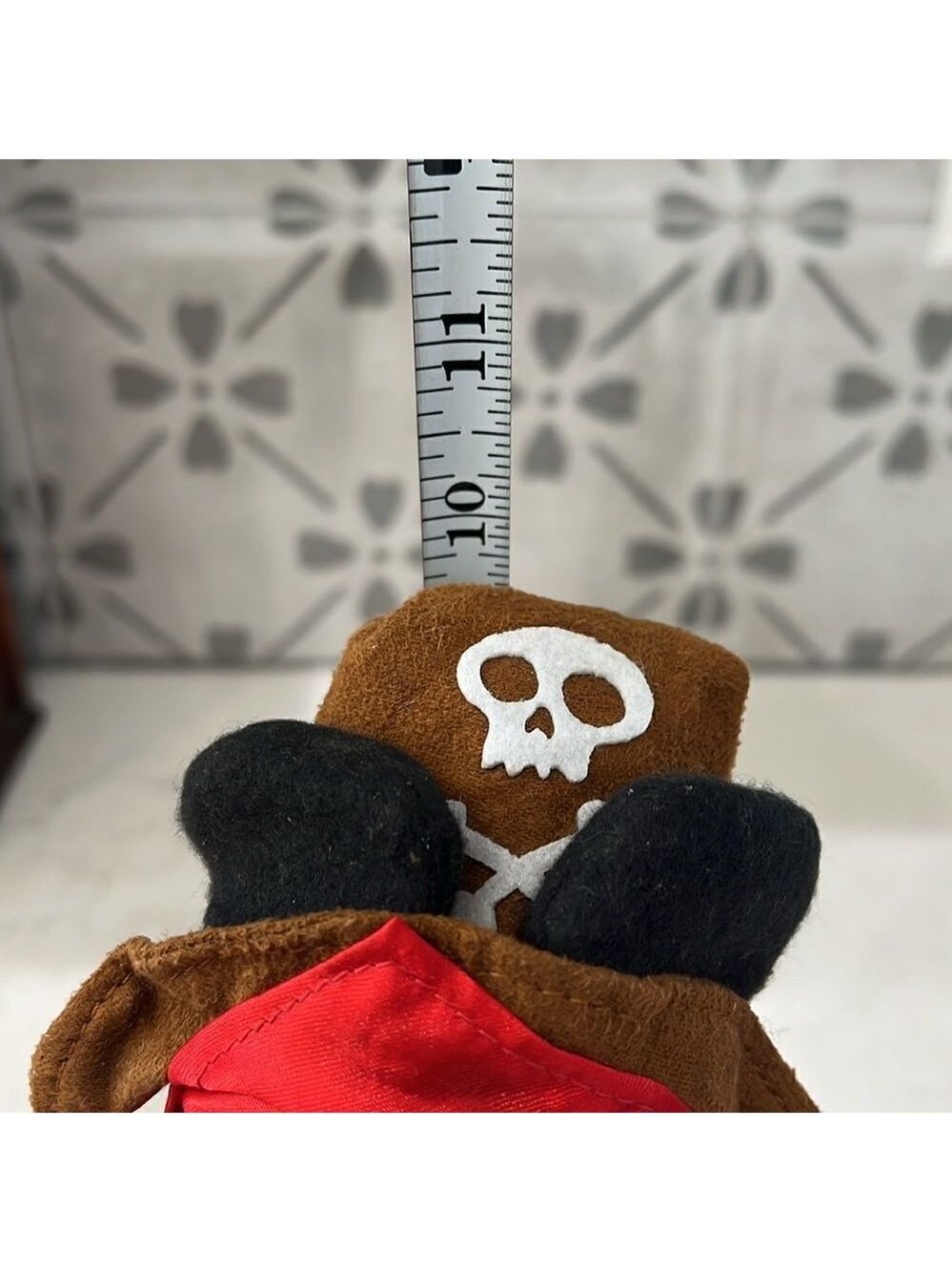 Vintage Mickey Mouse pirate Halloween treat holder. Very good vintage condition. - Picture 7 of 10